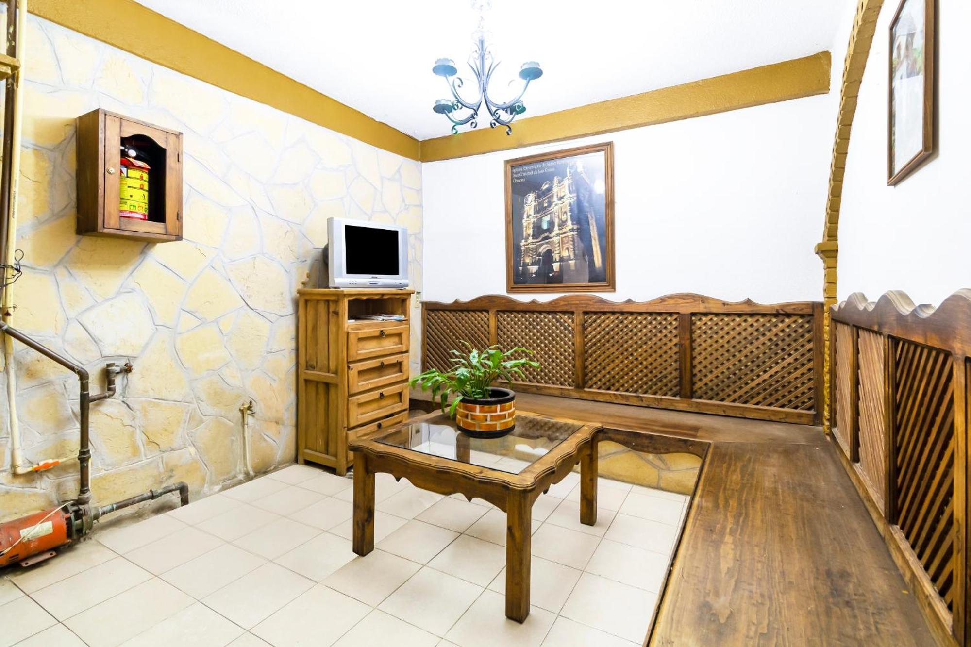 Oyo Hotel La Luna, Templo De Santo Domingo De Guzman ซานกริสโตบัล เด ลาสกาซาส ภายนอก รูปภาพ