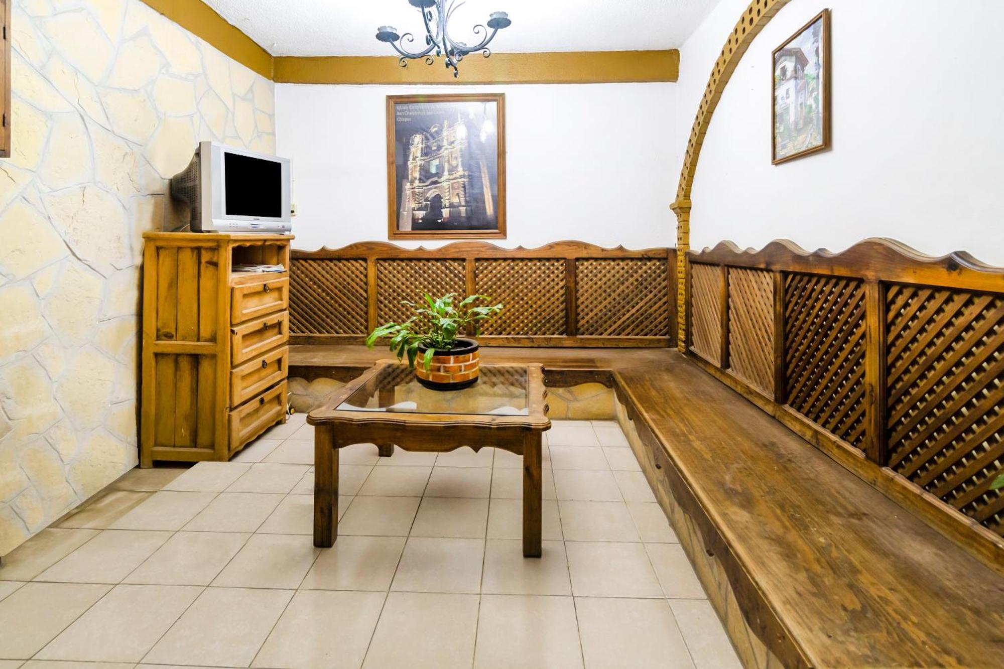 Oyo Hotel La Luna, Templo De Santo Domingo De Guzman ซานกริสโตบัล เด ลาสกาซาส ภายนอก รูปภาพ